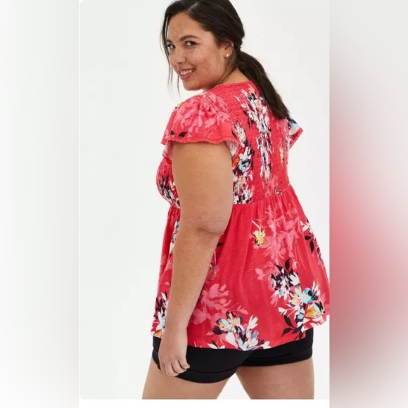 Torrid pink floral babydoll smocked crewneck top size 00/medium O37 - Picture 5 of 12